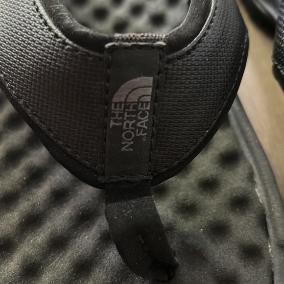The North Face NWOT Base Camp Flip Flops - Picture 2 of 7